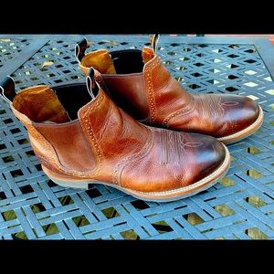 In great condition!! Smoke free home.